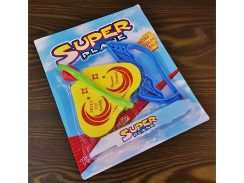 Ein Flugzeug, abgefeuert von einer Schleuder SM-628