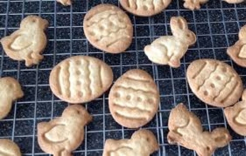 Moulds squeezed into 4 pieces Easter cookies  MB-5274
